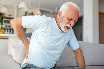 Mid back pain treatment at Dr. Oswald Chiropractic in Medford, NJ
