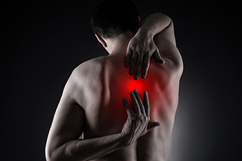 Treatment for pain between the shoulder blades at Dr. Oswald Chiropractic in Medford, NJ