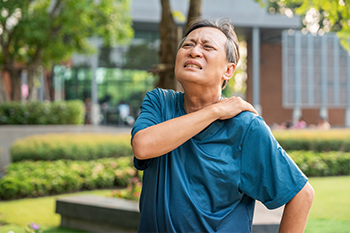 Shoulder and arm pain treatment at Dr. Oswald Chiropractic in Medford, NJ